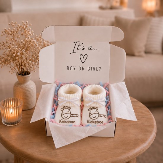 Blijeitje - Gender Reveal Cadeau – Babyslofjes Unisex Cadeau –Zachte Newborn Slofjes 0-3 Maanden – Gender Reveal - Kiekeboe slofjes Boy or Girl Design