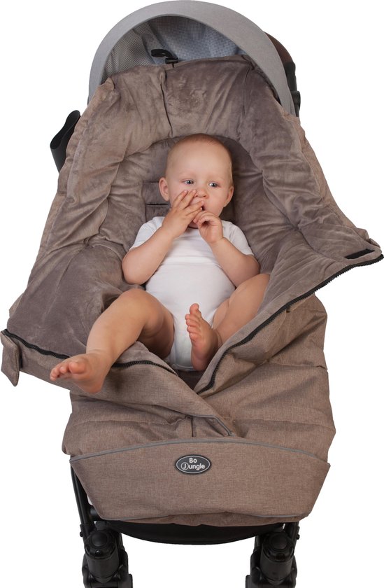 Bo Jungle - Voetenzak Buggy universeel - Waterbestendig - Windbestendig - Fleece voering - Winter - Met kap - Wasbaar - Anti-slip onderkant - Kinderwagen - Geschikt voor 5 puntsgordel - Thermo Foormuff Universal Beige van Bo Jungle