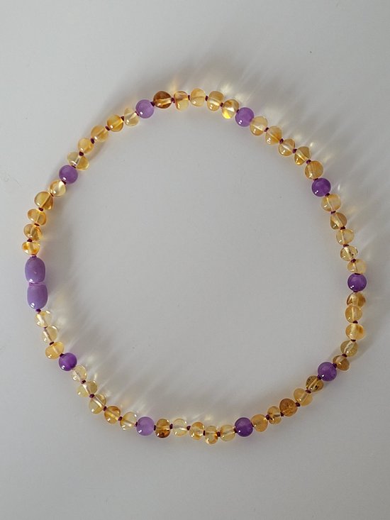 Bracelets by Nature-Barnsteen Kinderketting Amethist-Lemon-Paars-Amethist-Handgemaakt-Kindercadeau-Ketting-Originele Baltische Barnsteen-Draaisluiting-Baby cadeau-Kraamcadeau-Barokkraaltjes-Geknoopt-Kinderketting-32cm-voor dreumes en peuter