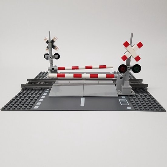 bricksNblocks® bouwblokjes rechte wegplaat met spoorovergang met spoorbomen en stoplichten, compatibel met Mould King en Lego treinen van bricksNblocks