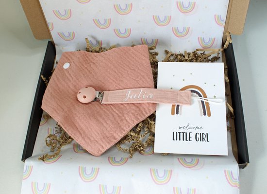 Brievenbus cadeau Welcome Little Girl - kraam cadeau - cadeau baby - slabber - speenkoord met naam - cadeau met naam van Liva's Dreams