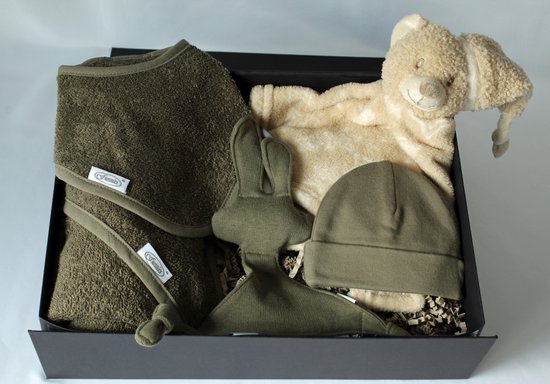 Cadeau baby, knuffeldoek beer, badcape, slab, speendoek, mutsje, kraamcadeau jongen, kraammand van Cadeau.