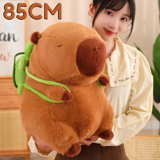 Capybara Knuffel XL (85 cm) met Rugzak – Grote Pluche Capibara Knuffelvriend – Zachte Bruine Dierenknuffel – Kawaii Speelgoed Kussen – TikTok Plush Toy – Kapibara Kapybara van Cagnuli.