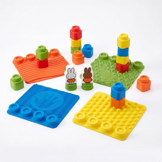 Clementoni Soft Clemmy - Nijntje Sensory Path - Sensorisch Speelgoed - Speelkleed - Baby Blokken en Speelmat - Met Zachte Foam Stapelblokken - 6 - 36 maanden