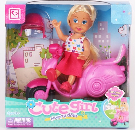 CUTE GIRL pop 9 cm met scooter van CUT