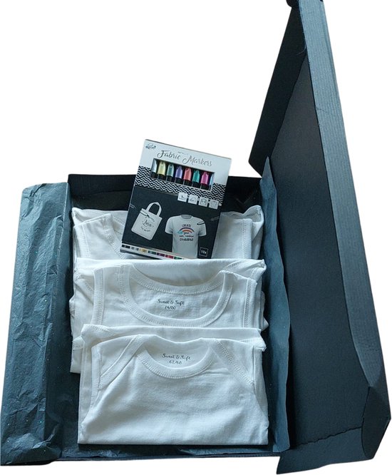 DiY workshop kraam cadeau | Rompertjes versieren | origineel & creatief kraam cadeau| set van 3 rompertjes in verschillende maat 63/68 -74/80 - 86/ 92 met pakket van 10 textielstiften. Ook leuk voor een babyshower. van Creahuys 41