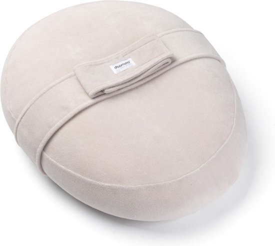 Doomoo Relax Cover - Almond - Maak van uw zwangerschapskussen een veilig poefje voor uw baby. van Doomoo