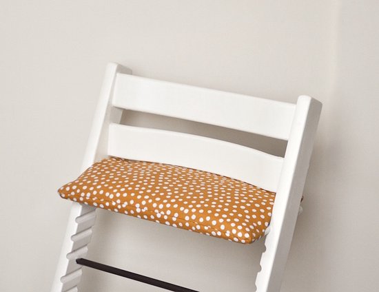 Dots okergeel zitkussen voor de stokke tripp trapp kinderstoel- oker-stippen-gecoat-liefleukenhip van Merkloos