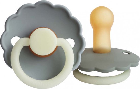 FRIGG Daisy Glow In The Dark Fopspeen French Gray / Portobello 6-18 Mnd 2 Stuks van FRIGG