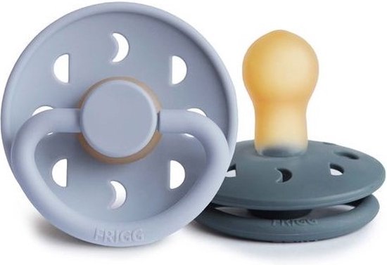 Frigg Fopspeen Moon Powder Blue/Slate T1 0-6mnd (2 stuks) van FRIGG