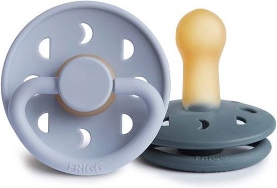 Frigg Fopspeen Moon Powder Blue/Slate T2 6-18mnd (2 stuks) van FRIGG