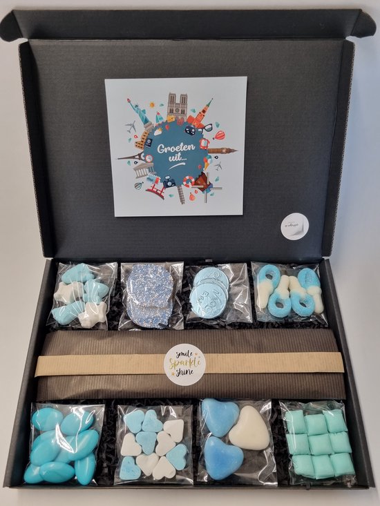 Geboorte Box - Blauw met originele geboortekaart 'Groeten uit...' met persoonlijke (video)boodschap | 8 soorten heerlijke geboorte snoepjes en een liefdevol geboortekado van Snoepjesfabriek.
