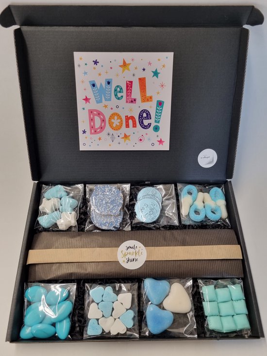 Geboorte Box - Blauw met originele geboortekaart 'Well Done' met persoonlijke (video)boodschap | 8 soorten heerlijke geboorte snoepjes en een liefdevol geboortekado van Merkloos