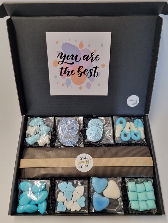 Geboorte Box - Blauw met originele geboortekaart 'You are the best' met persoonlijke (video)boodschap | 8 soorten heerlijke geboorte snoepjes en een liefdevol geboortekado van Wij Geboortjes