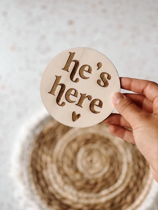 Geboortebord - He is here - Foto bord - Geboorte - Babyshower van $