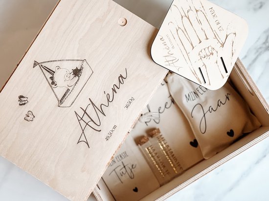 Geboortebox - Herinneringenbox - Gevuld - Gepersonaliseerd van Merkloos