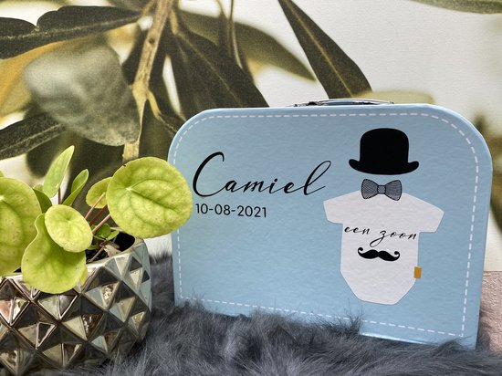 Geboortekoffertje met naam - Blauw - Op basis van geboortekaartje - mail foto geboortekaartje naar info@hipmetpitcreaties.be van Hip met Pit Creaties