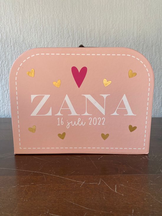 Geboortekoffertje met naam - Rose - Op basis van geboortekaartje - mail foto geboortekaartje naar info@hipmetpitcreaties.be van Hip met Pit Creaties