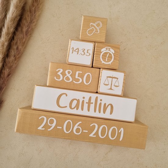 Geboortepiramide - gepersonaliseerd - kraamcadeau - baby -geboorte - met naam - houten blokken van Pim's Labels & Gifts