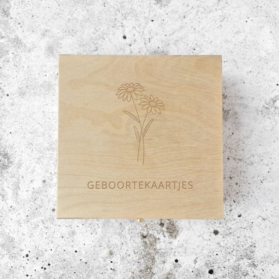 Geboortkaartjes box geboortebloem | April | Madelief | Geboortekaarten bewaren | Kraamcadeau | Fien & Feau