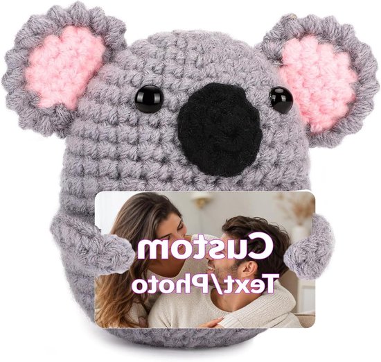 Gehaakte Koala - Handgemaakt Aandenken - Bureau Decoratie - Gepersonaliseerde Kaart - 8.5 x 5.5 cm - Grijs Roze