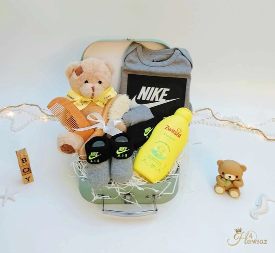 Genderneutraal baby cadeau 8 stuks - Kraamcadeau - Zwitsal verzorging - Babypakket - Babykleding - Babygeschenksets - Geboortecadeau - babyshower - Babyset - Baby borstel en kam - Hawsaz.nl Cadeau- Babykado - Knuffel beer - uniesex cadeau van Hawsaz.nl