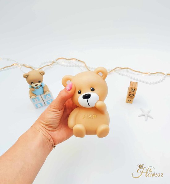 Genderneutraal baby cadeau - Hawsaz.nl cadeau - Een LED-nachtlamp in de vorm van een beertje bruin - Beren lampje met naam - Kraamcadeau - Gepersonaliseerd - kraamcadeau met naam - nachtlampje met naam - Naam Personaliseren -Babygeschenk - Lief van Hawsaz.nl
