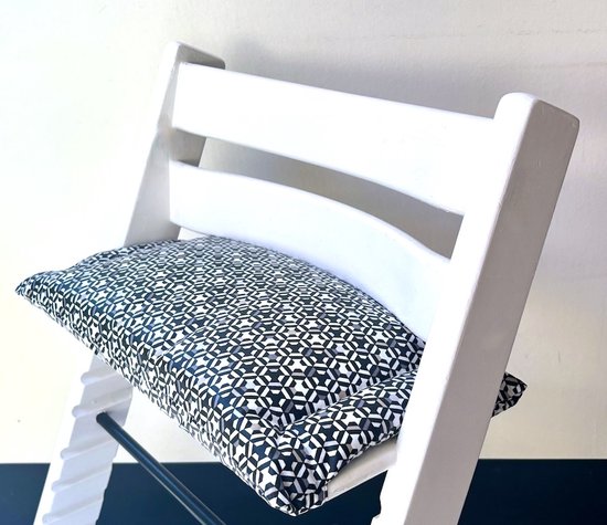 Geometric zitkussen voor de stokke tripp trapp kinderstoel- grey-geometrisch-gecoat-liefleukenhip van Merkloos