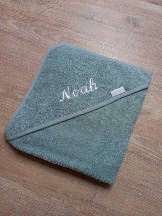 Gepersonaliseerde badcape stone green met naam geborduurd