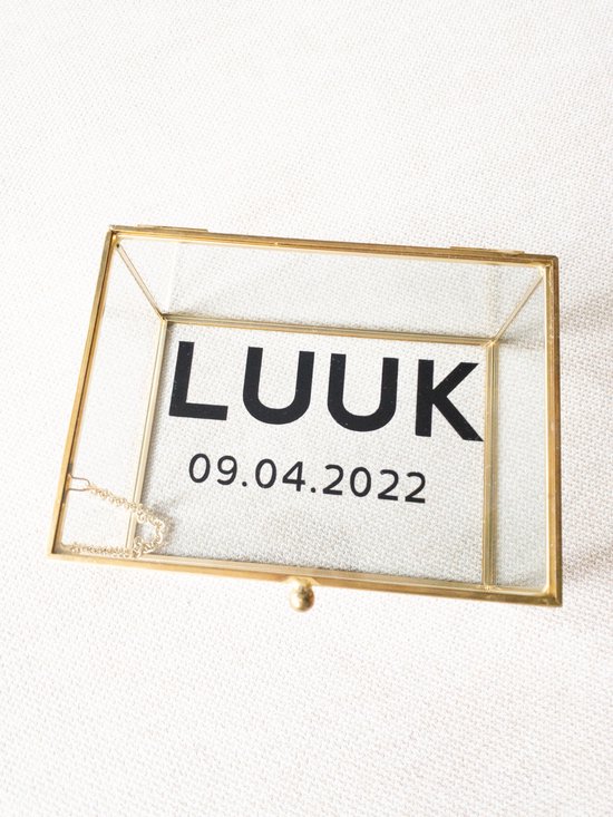 Gepersonaliseerde glazen memory box 'Luuk' - Goud | Herinneringsbox | Herinneringskist | Herinneringsdoos | Memorybox | Kraamcadeau met naam | Geboortecadeau | Huwelijkscadeau | Ringdoosje | Ringendoosje | Bewaardoos | Sieradendoos van Merkloos