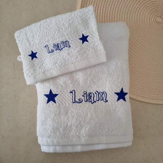 Gepersonaliseerde handdoek en washandje met naam - kraamcadeau - huwelijkscadeau - verjaardag - jubileum van Funnies.