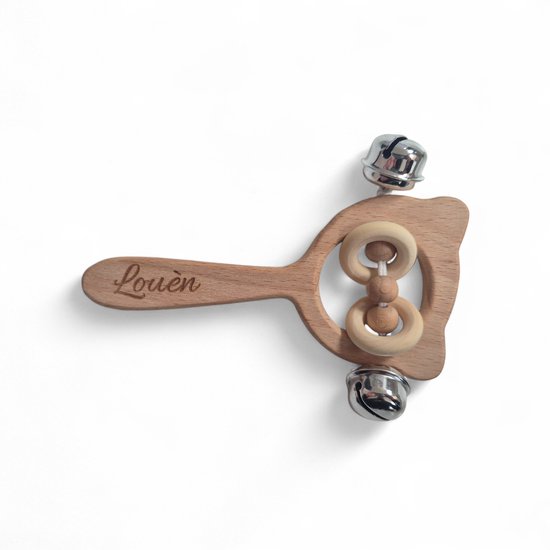 Gepersonaliseerde houten rammelaar met naam | Natuurlijk speelgoed | FSC gecertificeerd beukenhout | ideaal kraamcadeau van Oh, Baby!
