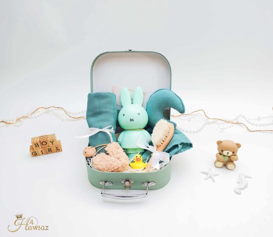 Gepersonaliseerde kraamcadeaus 7 stuks - Genderneutraal babycadeau - Hawsaz.nl cadeau - Babygeschenksets - Geboortecadeau - babyshower - Babyset - Baby knuffel doekje - Speenkoord - baby speelgoed - Babyverzorging - Badcape - Nijntje - Baby koffertje van Hawsaz.nl