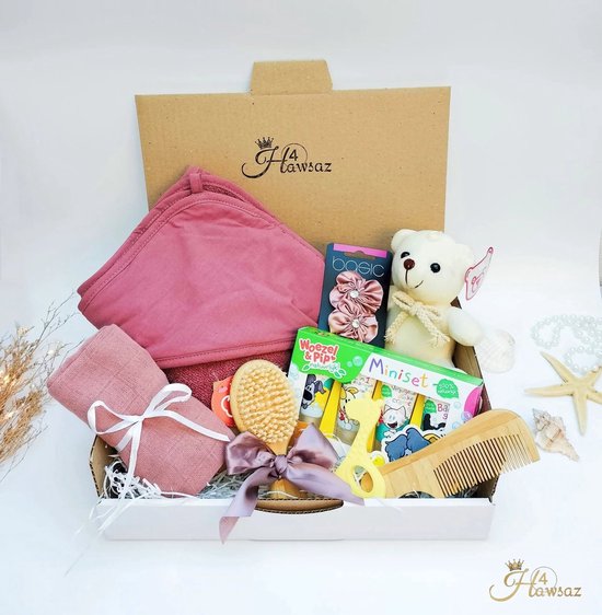 Geschenkset 12 stuks Kraamcadeau voor meisje - Hawsaz.nl cadeau - Gepersonaliseerd - Baby knuffel - Geschenkset | Babyverzorging| babycadeaus | Badcape met naam| Babycadeau | Babyshower | Geboortecadeau | Kam en borstel set - Geboortecadeau van Hawsaz.nl