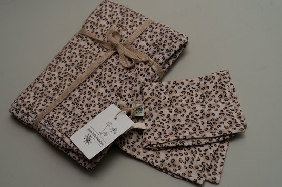 Geschenkset-baby-swaddle met 2 washandjes-beige met panterprint-handgemaakt-(Sweet baby Bedstraw) van Merkloos