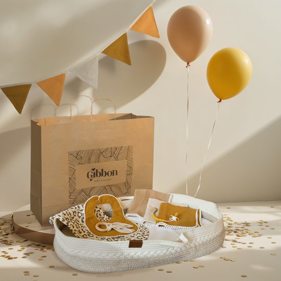 Gibbon Giftbag Big Surprise │ Luxe Kraamcadeau met Verschoonmand, Speenkoord, Slabbetje, Houten bijtring, Mousseline doekjes & Meer │ Perfect Kraampakket │Babyshower │ Kraammand │ Verschoonmand │ Aankleedkussen │ Mozesmand inc. Waterafstotend Matras van Merkloos