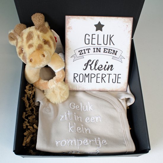 Giftbox geluk zit in een klein rompertje- knuffel rammelaar - rompertje - tekstbord - cadeau baby - kraamcadeau van BOUW STATION