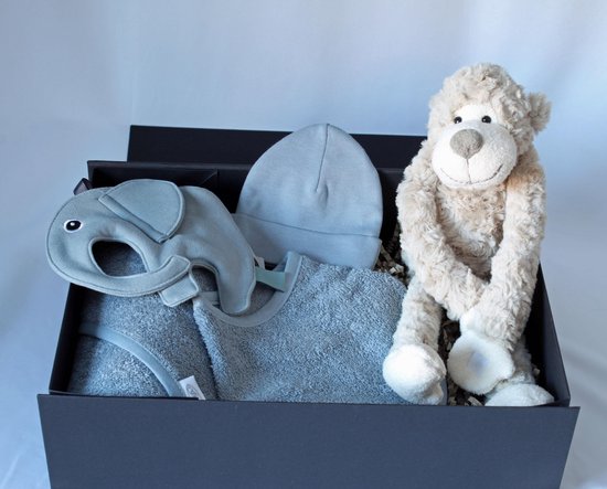 Giftbox How Lovely, kraamcadeau jongen, geschenkset baby, cadeau baby, kraammand van Bo Jungle