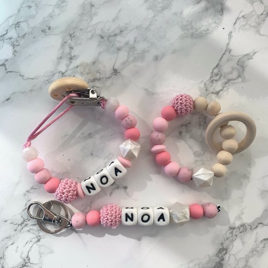 Giftset baby - roze - gepersonaliseerd - verschillende kleuren van Lovlii