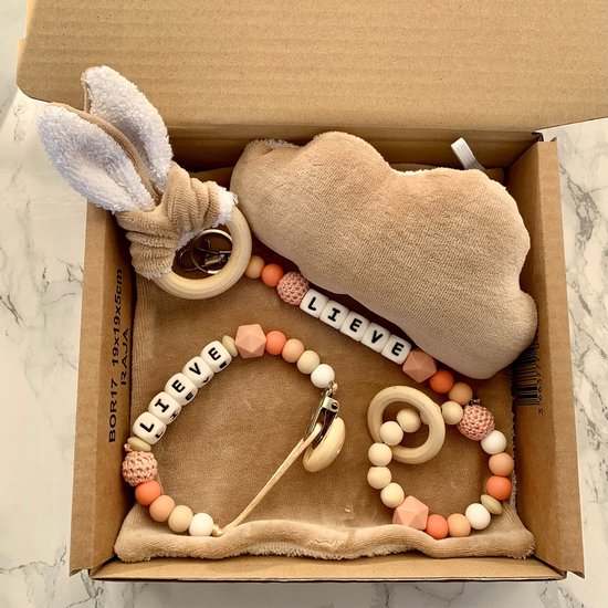 Giftset babypakket - beige - gepersonaliseerd - verschillende maten van Mori Moments