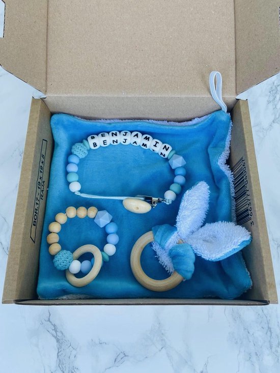 Giftset babypakket - blauw - gepersonaliseerd - verschillende maten van KraamZus