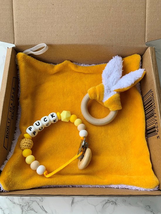 Giftset babypakket - geel - gepersonaliseerd - verschillende maten van Yoursurprise