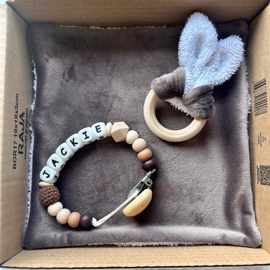 Giftset babypakket-nude-gepersonaliseerd-verschillende maten van By Romy Giraffe