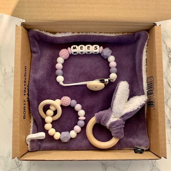 Giftset babypakket - paars - gepersonaliserd - verschillende maten van Merkloos