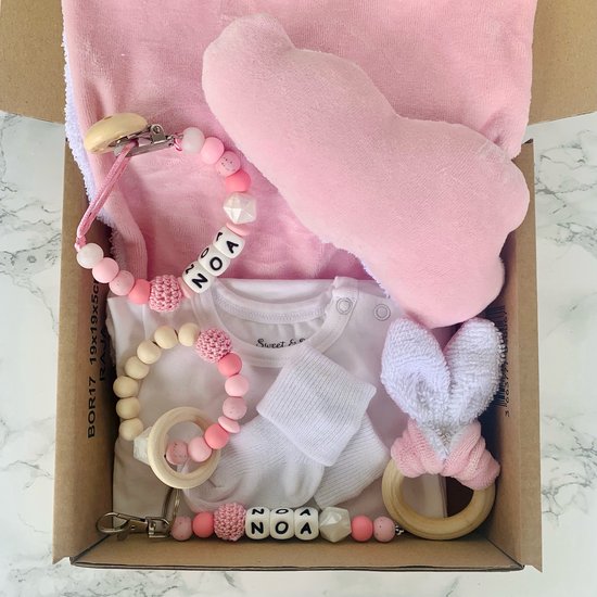 Giftset babypakket - roze - gepersonaliseerd - verschillende maten van Merkloos