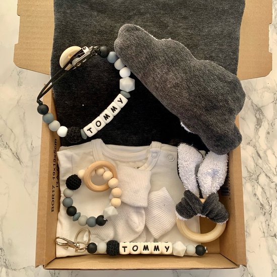 Giftset babypakket - zwart - gepersonaliseerd - verschillende maten van Andivia