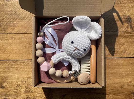 Giftset Konijn 5-delig | Kraamcadeau | Baby | Set | Rammelaar | Speenkoord van Meyco