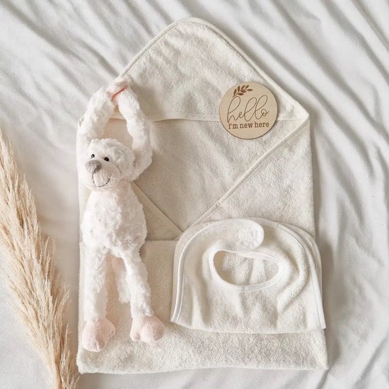 Gioia Giftbox Gioia kraamcadeau giftbox essentials M ecru - Jongen - Meisje - Unisex - Babygeschenkset - Baby cadeau - Kraammand van Gioia Giftbox