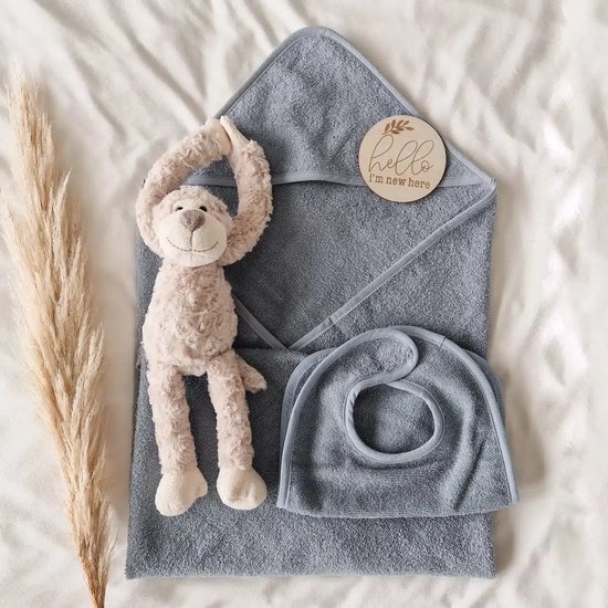 Gioia Giftbox Gioia kraamcadeau giftbox essentials M grijs blauw - Jongen - Babygeschenkset - Baby cadeau - Kraammand van Gioia Giftbox