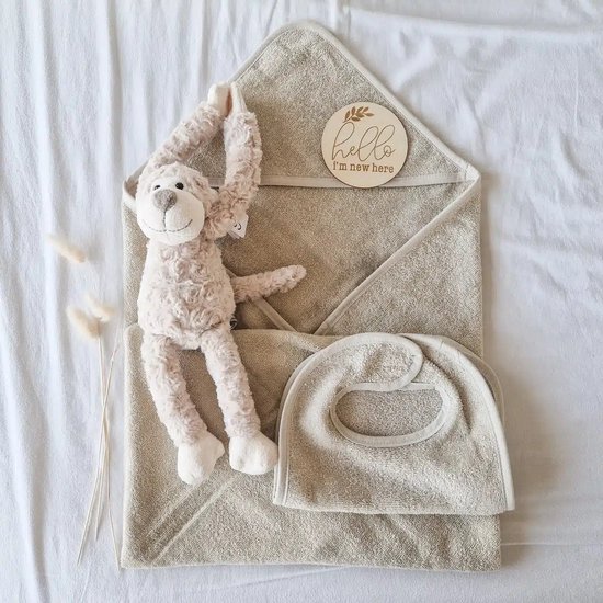 Gioia kraamcadeau giftbox essentials M grijs beige - Jongen - Meisje - Unisex - Babygeschenkset - Baby cadeau - Kraammand van Gioiaࠀ